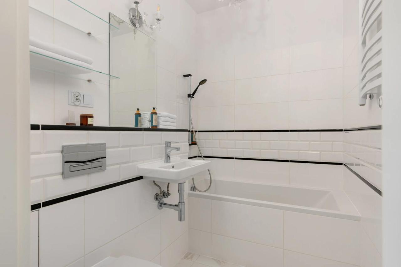 Przestronny Apartament Z Widokiem Na Miasto W Warszawie Warszawa Eksteriør billede
